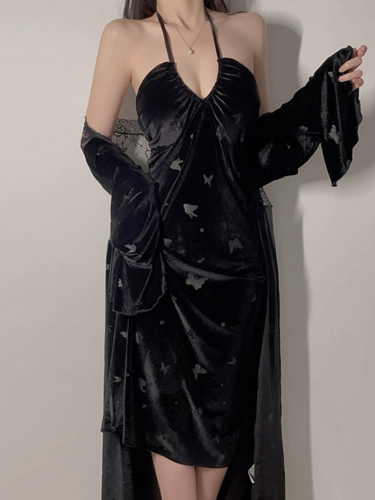 French style halter neck backless sexy pajamas for women in spring and autumn velvet pure desire with chest pad suspenders nightdress outer robe home clothes