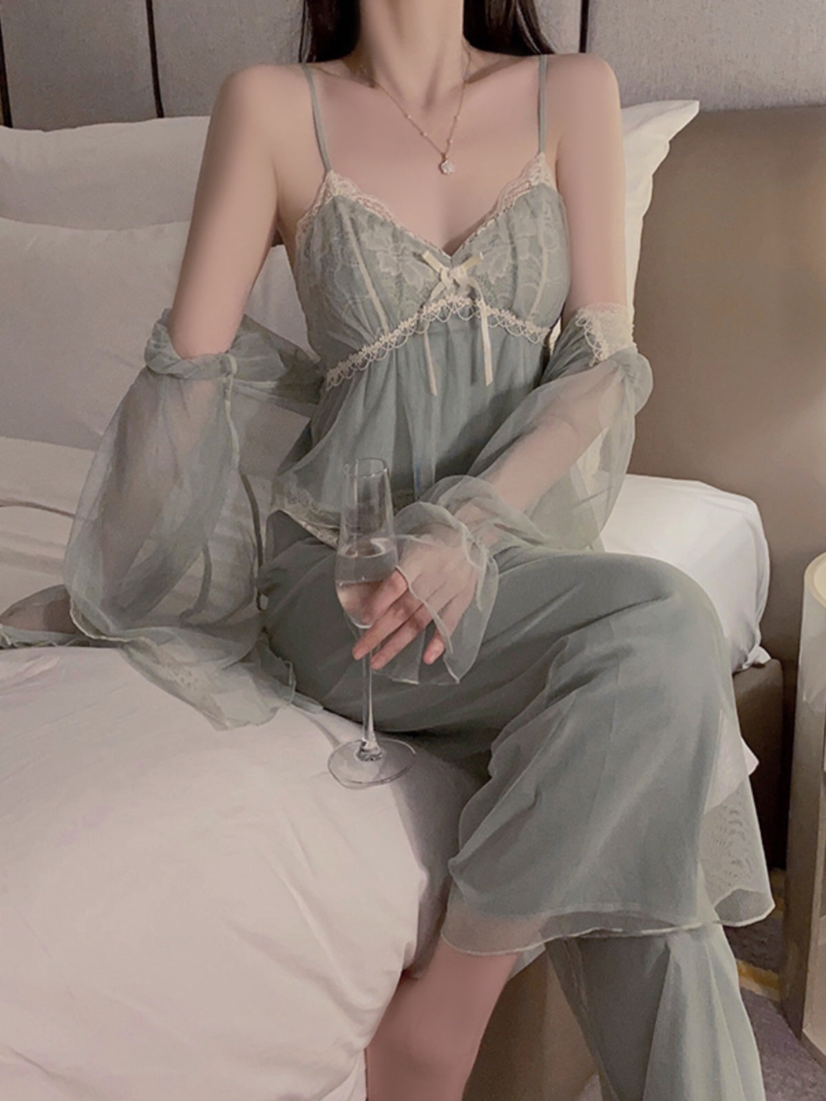 Pajamas with breast pads, feminine mesh, sweet suspenders, trousers, robes, three-piece set, home clothes, spring and summer new style