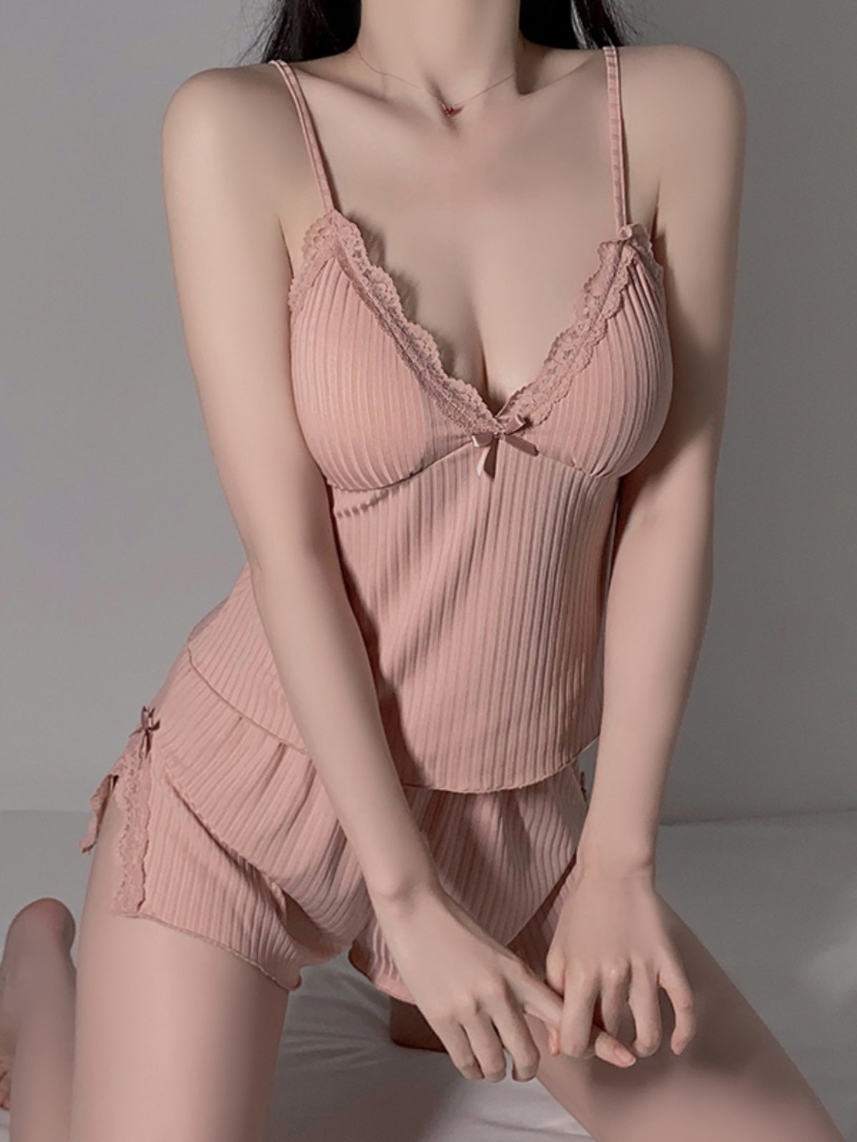 Sexy pajamas for women, pure desire, gentle style, breast pads, lace splicing suspender tops, slit shorts, home wear set