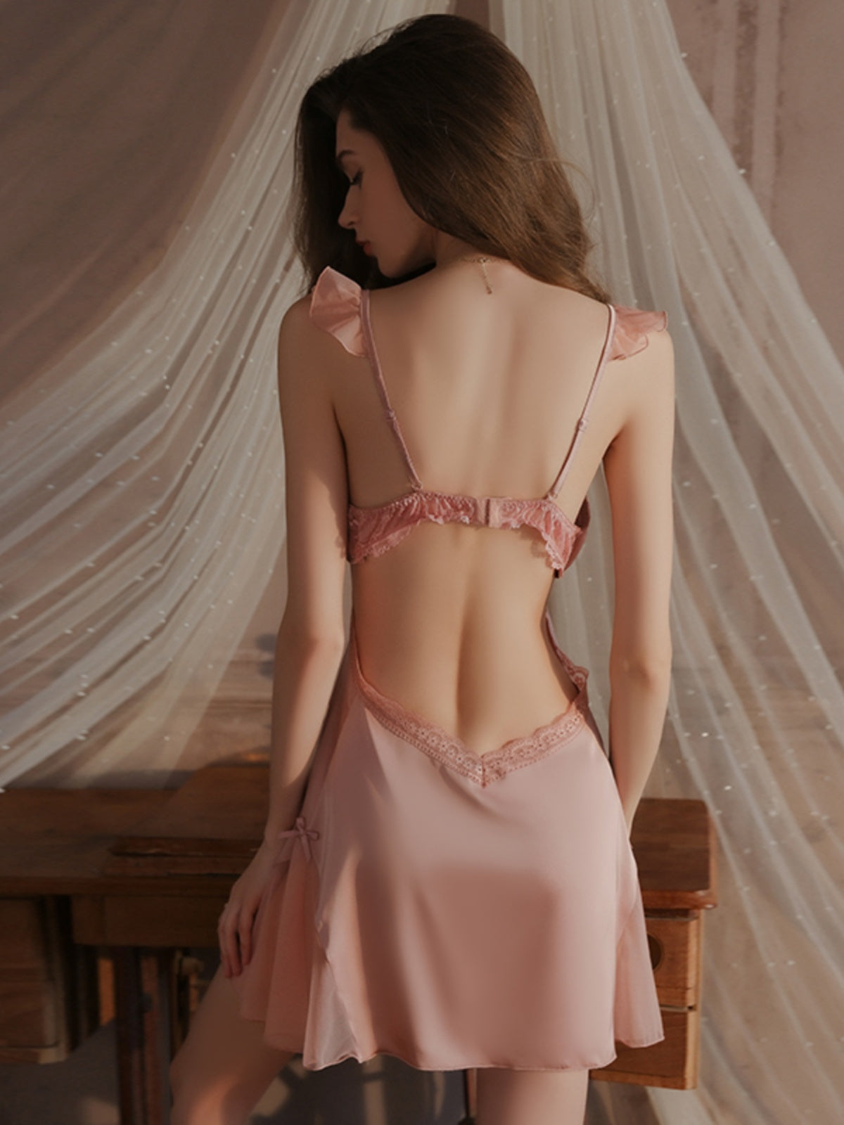 legant and Alluring: Lavender Satin and Lace Nightdress Set with Detachable Robe for a Dreamy Sleepwear Experience