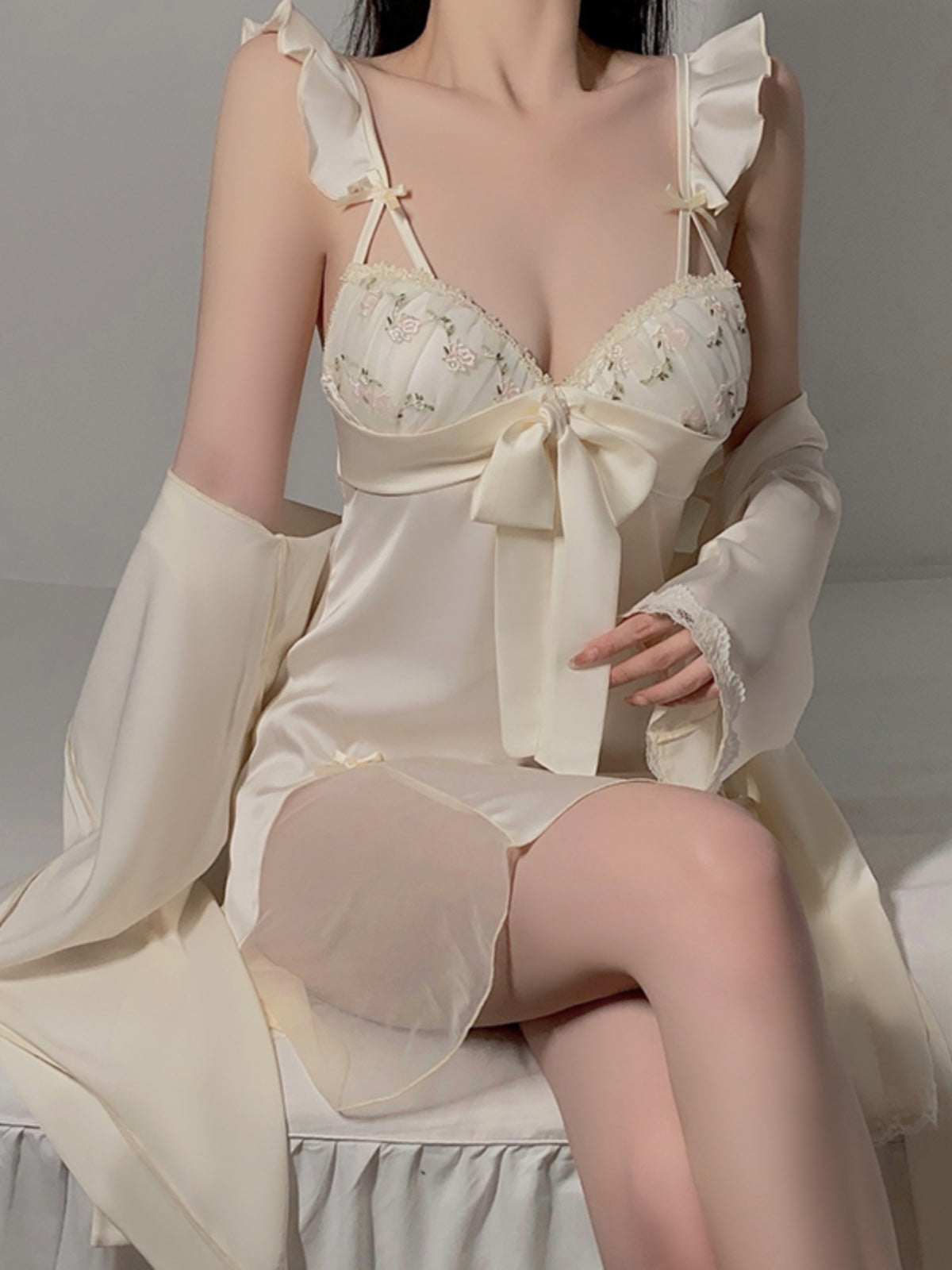 Sexy pajamas with breast pads for women, French pure desire, sweet age-reducing ice silk suspenders, nightgown, home clothes, spring and autumn